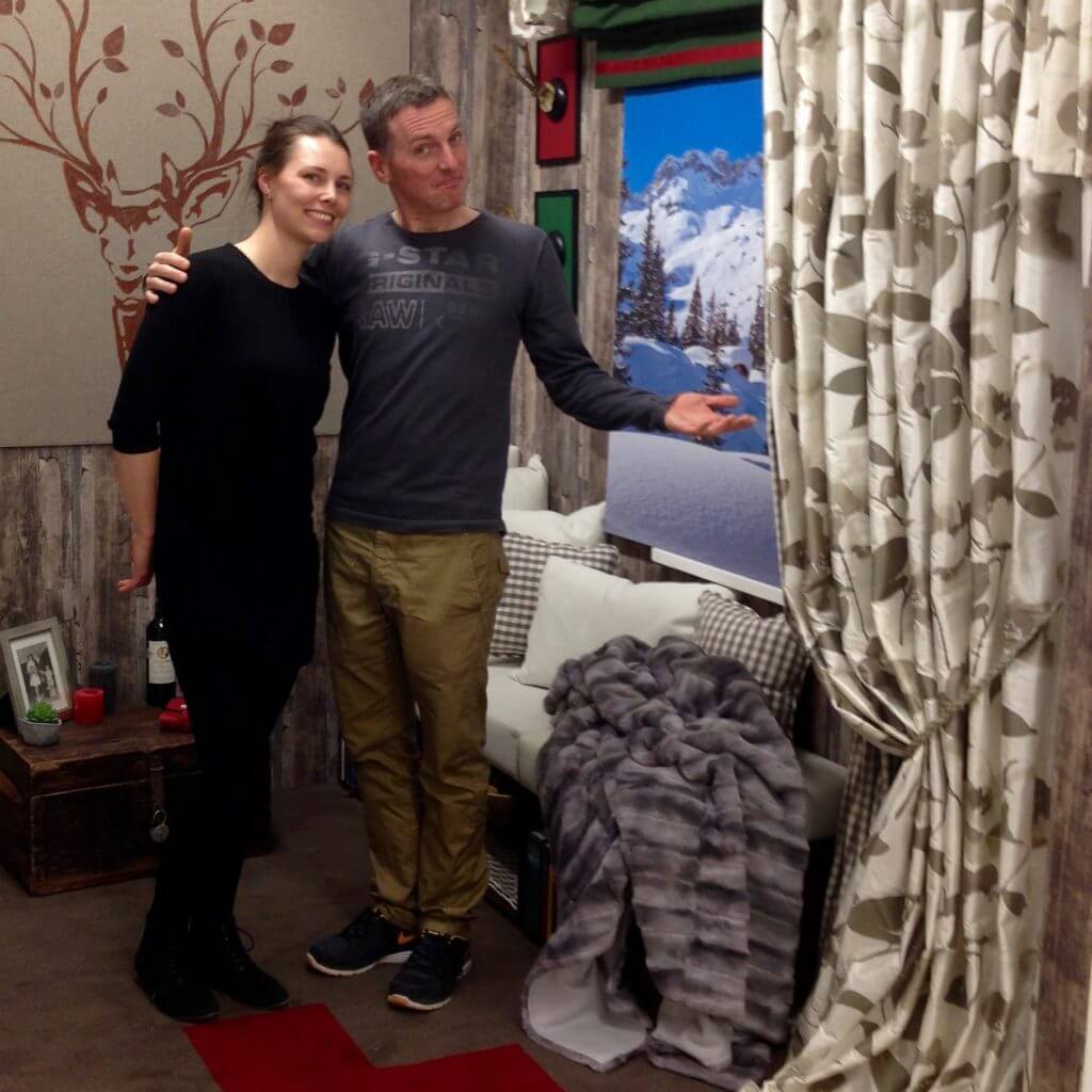 Gesellenpruefung Raumausstatter Berlin 2016 Anne-Kathrin Großmann mit Raumausstattermeister Marco Adler